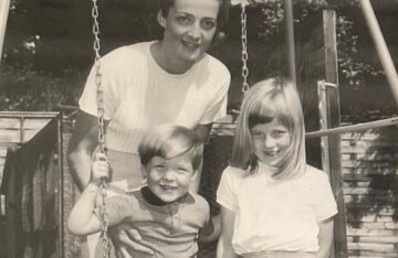 Charles Spencer shares rare childhood photo with sister Princess Diana