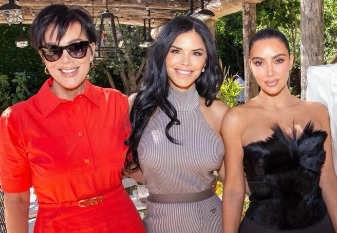 Lauren Sanchez, Kim Kardashian, Kris Jenner and Miranda Kerr at a social dinner