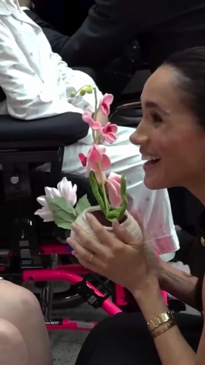 Кадры из видео Меган Маркл