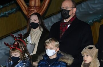 Again without Princess Charlene: Prince Albert II with his children at the opening of the Christmas market