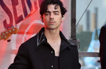 Joe Jonas spotted with new girlfriend