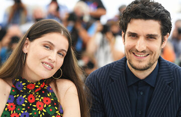 Cannes-2021: Letizia Casta and Louis Garrel presented their new film — the first appearance of the couple after the birth of a child