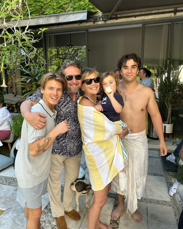 Шэрон Стоун с семьёй/Фото: sharonstone/Instagram*