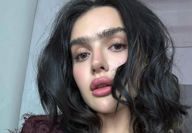 "There's not enough mustache." Dina Saeva published a photo with a unibrow, which her subscribers perceived ambiguously