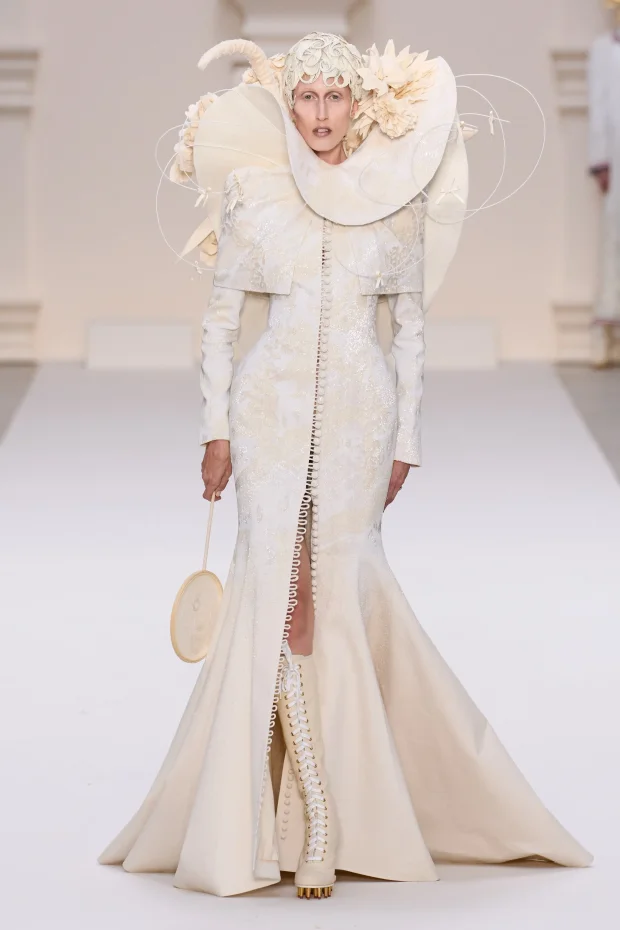 Анна Кливленд на показе Thom Browne Couture осень-зима — 2024/Фото: Umberto Fratini/Gorunway