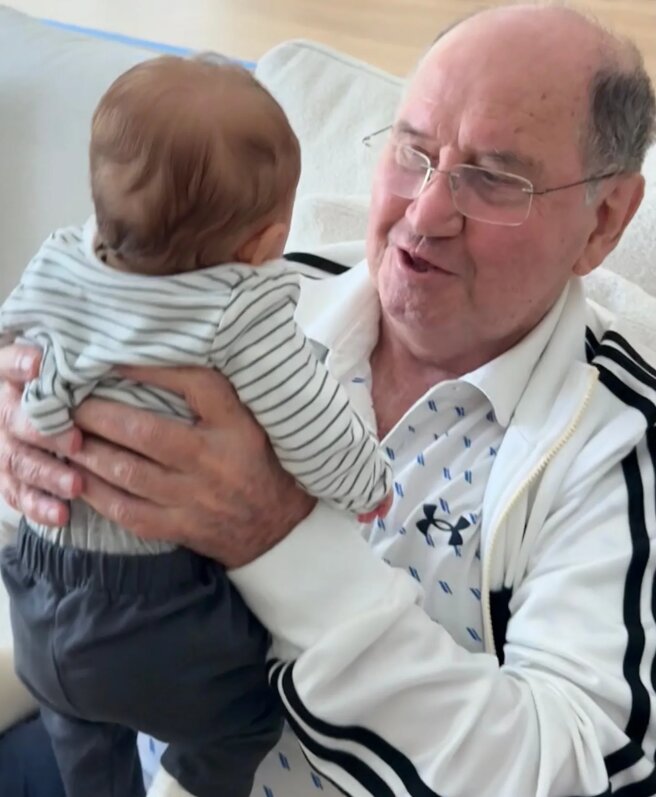 Отец и сын Жизель Бундхен 