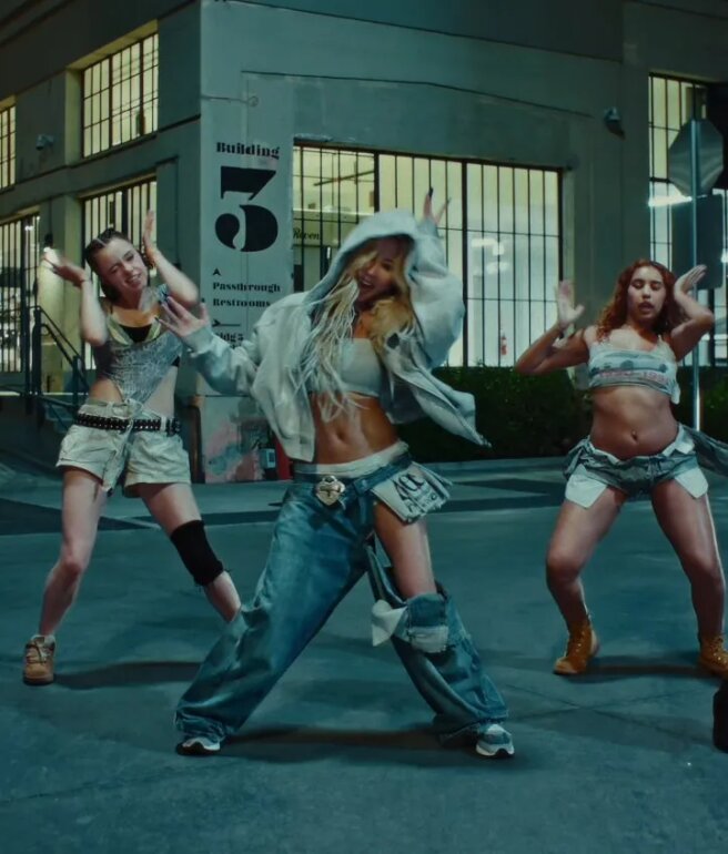 Шайло Джоли в клипе