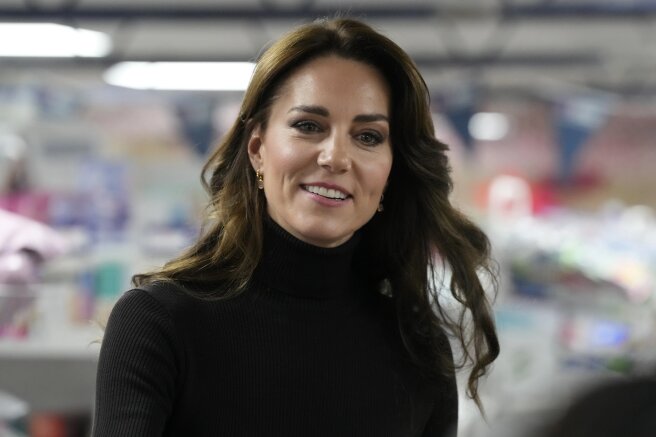 The 'disappearing' ring in Kate Middleton's cancer video has sparked new conspiracy theories.
