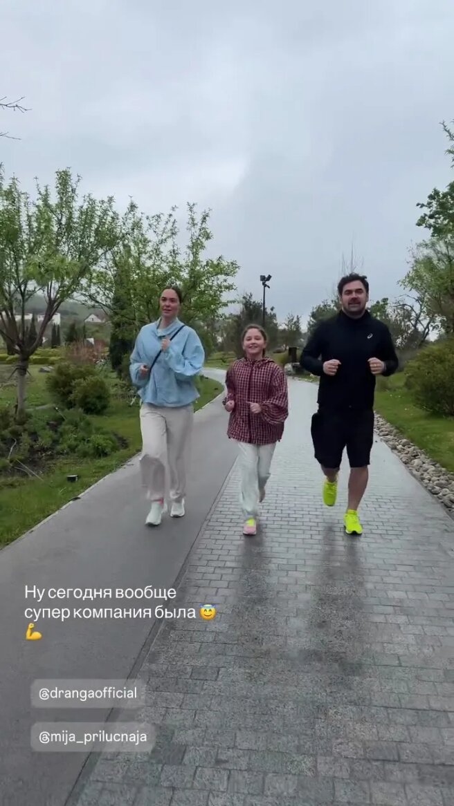 Агата Муцениеце с дочерью и Петром Дрангой