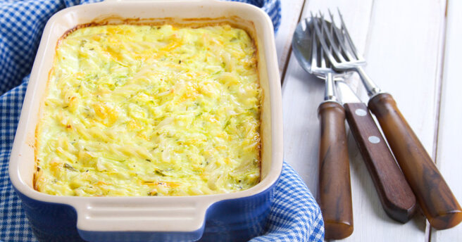 Pasta casserole: recipe with zucchini and herbs