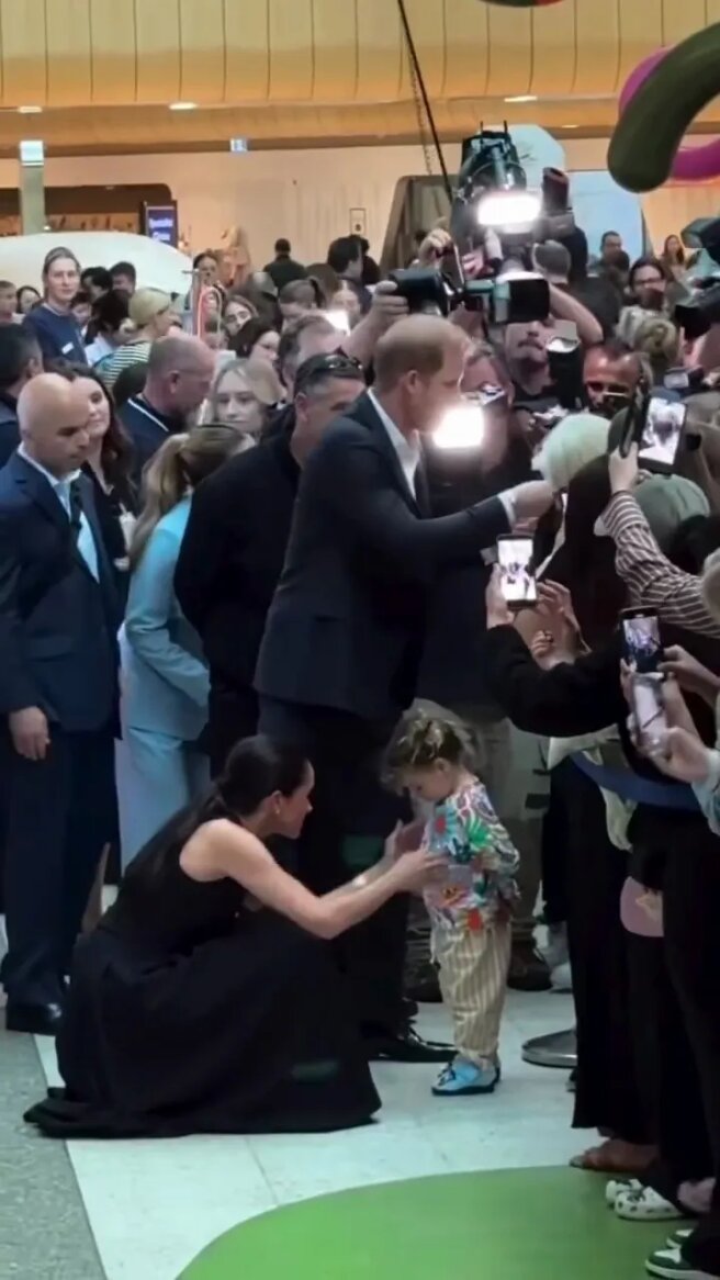 Кадры из видео Меган Маркл