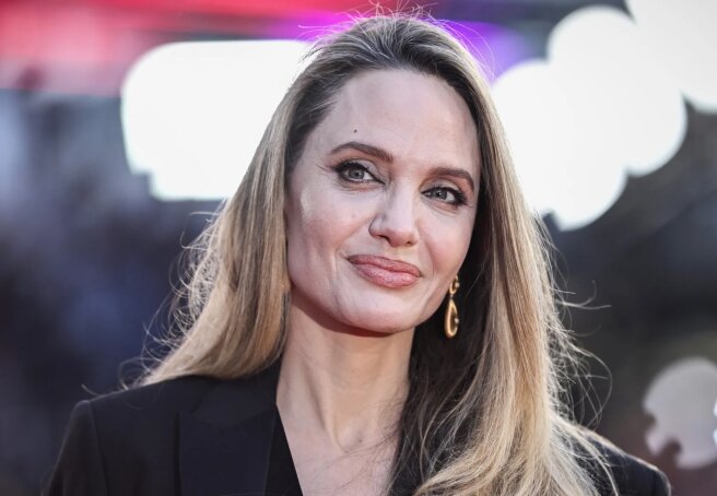 Angelina Jolie forced to sell her clothes and jewelry due to lawsuits with Brad Pitt