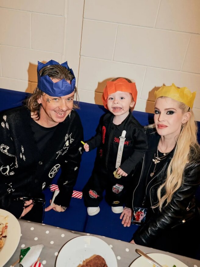 Келли Осборн и Сид Уилсон с сыном