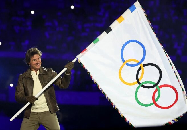 Acrobats, flying Tom Cruise and Snoop Dogg on the beach: how the closing ceremony of the 2024 Olympics went