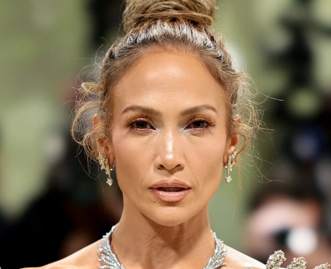 "Ozempic face?" Jennifer Lopez, who has lost a lot of weight, is being discussed online