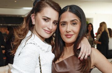 Penelope Cruz and Salma Hayek reunite 17 years after 'Bandits'