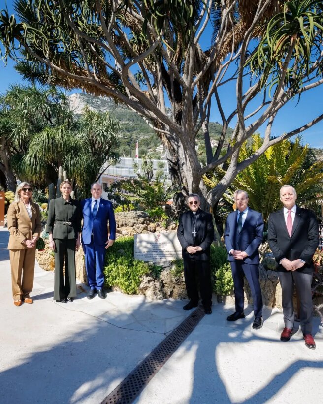 Принцесса Каролина, княгиня Шарлен и князь Альбер II