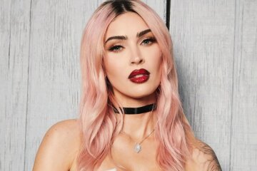 Megan Fox was criticized after appearing in a new image and compared to the “Bride of Chucky” and her boyfriend Machine Gun Kelly