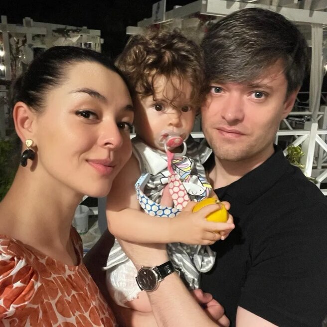 Марина Кравец и Аркадий Водахов с дочерью Никой/Фото:marinakravets/Instagram*