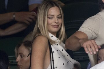 Margot Robbie makes first public appearance since pregnancy announcement