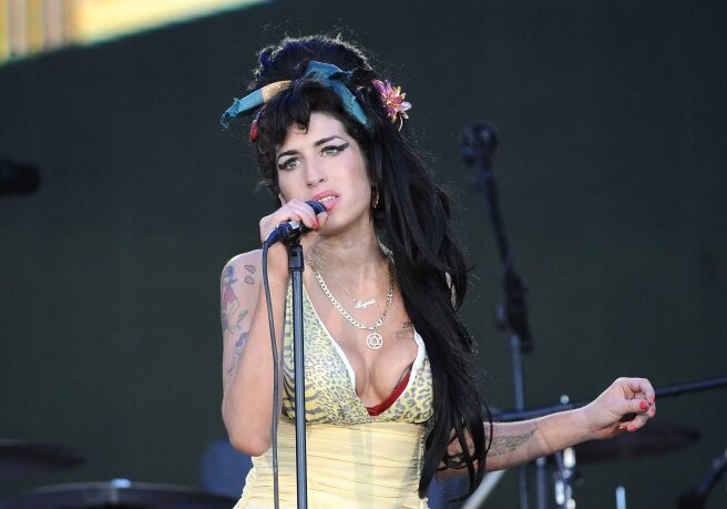Amy Winehouse's father is trying to sue her friends for almost $1 million