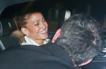 Paparazzi filmed Jennifer Lopez on a date with Ben Affleck