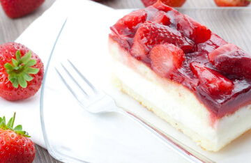 Strawberry cake: an amazing spring dessert
