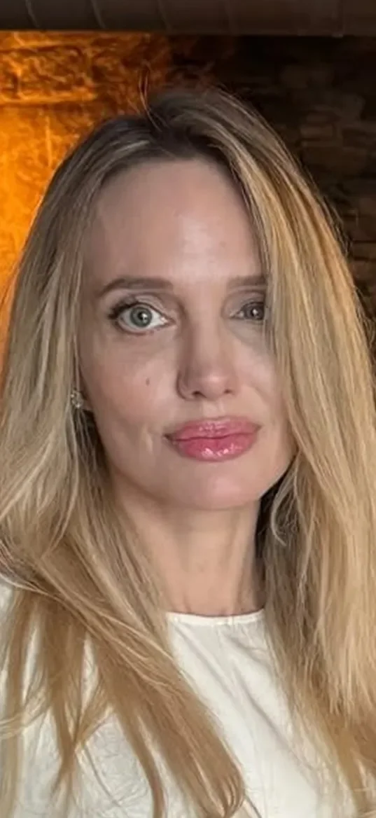 Анджелина Джоли