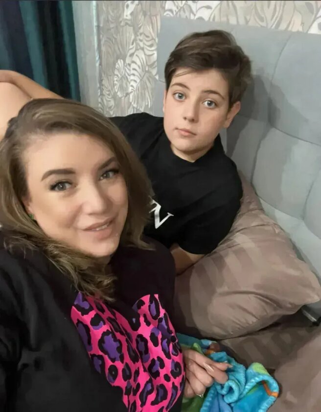 Эльвира Кретова с сыном Эльдаром