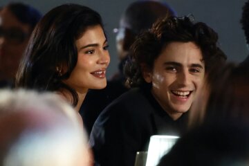 "They have a very close bond." Timothée Chalamet and Kylie Jenner celebrated Christmas early with her children