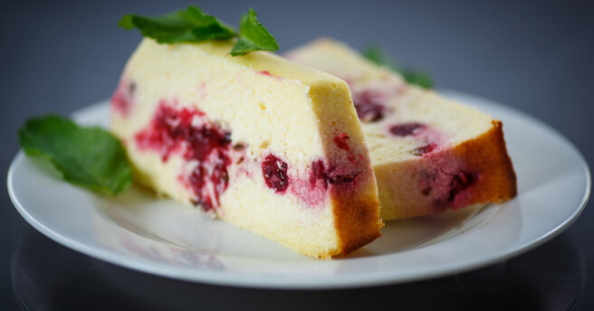 Cottage cheese casserole with berries: recipe without flour