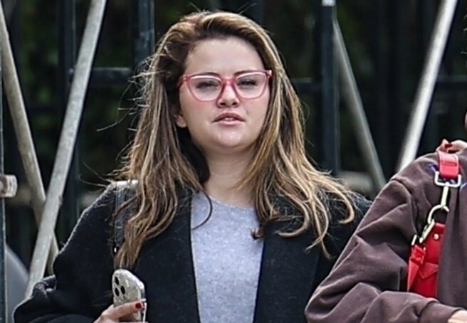 Selena Gomez was photographed without makeup and criticized again