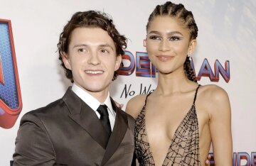 "What a wild man he turned out to be." Full video of Tom Holland pulling Zendaya away from fans goes viral