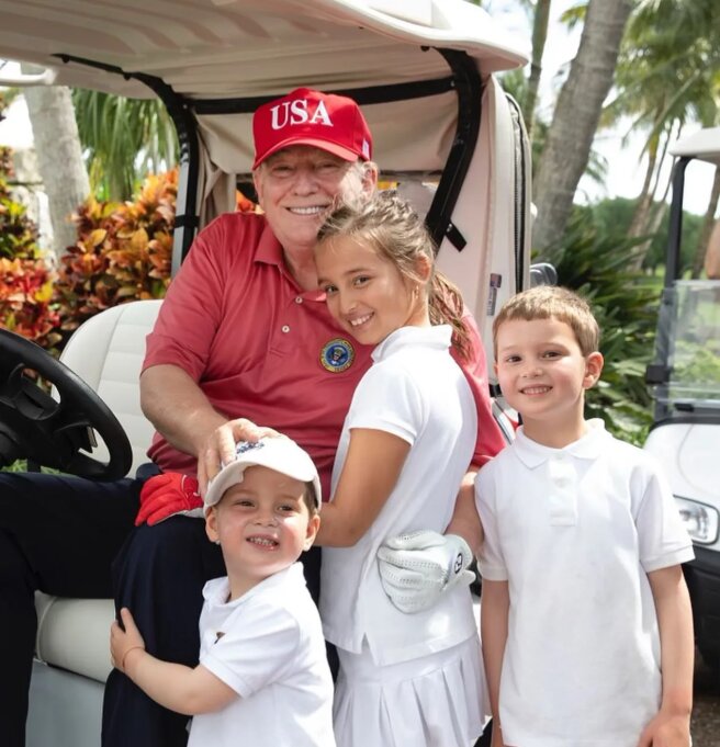 Дональд Трамп с внуками