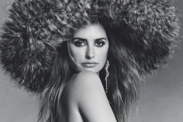 Penelope Cruz supported the slavic girl trend and posed in a giant fur hat in Vanity Fair Italia