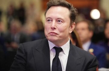 Elon Musk became the first person in history whose fortune reached $800 billion.