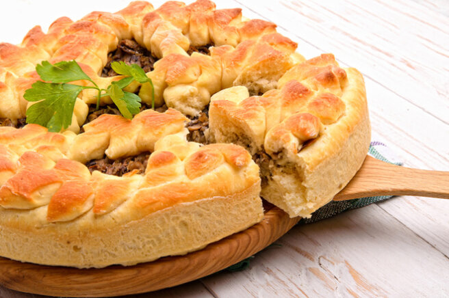Lean pie with mushrooms