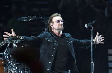 Bono and Edge from the band U2 gave a concert in the Kiev metro