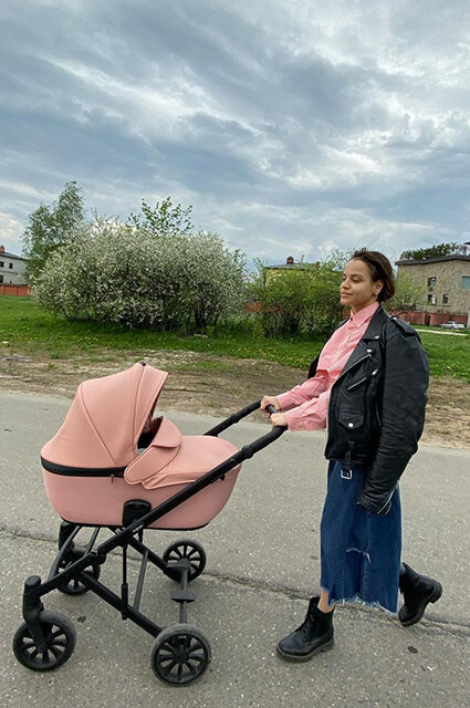 Susanna Varnina with her daughter Evangeline-Sofia