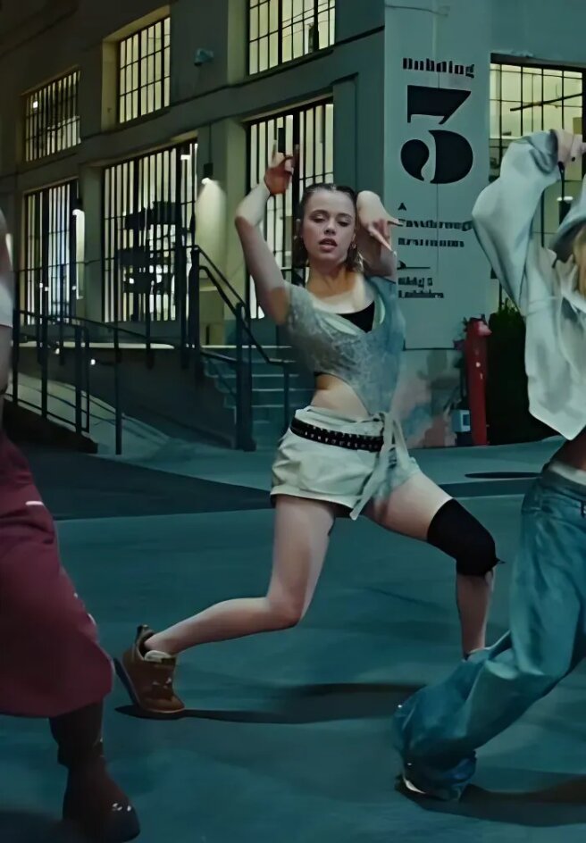 Шайло Джоли в клипе