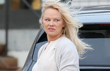 Off-duty: Pamela Anderson in Malibu