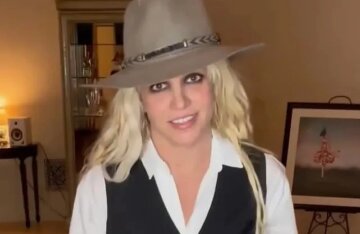 "It was crazy." Britney Spears says she kissed Ben Affleck before dating Justin Timberlake