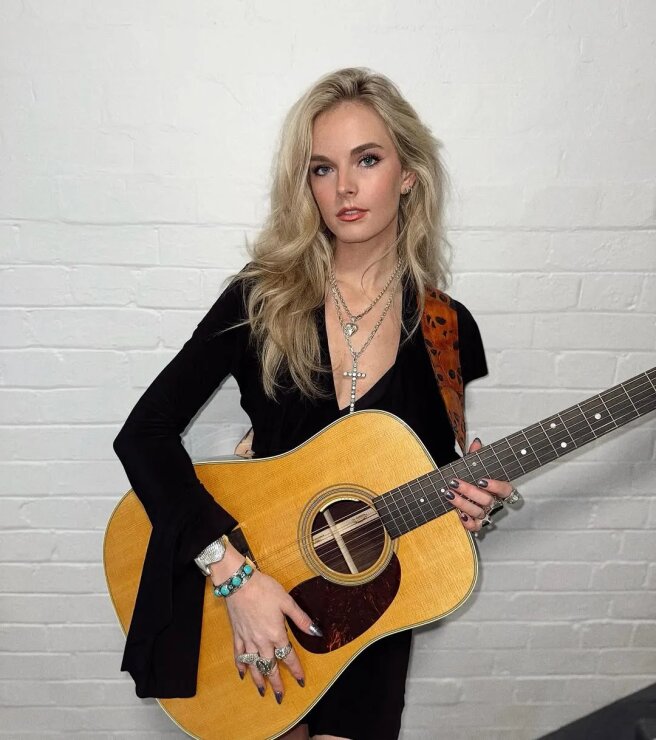 Карли Скотт Коллинз