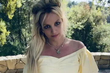 Britney Spears injured herself after doing a backflip off a yacht amid debate about her mental health