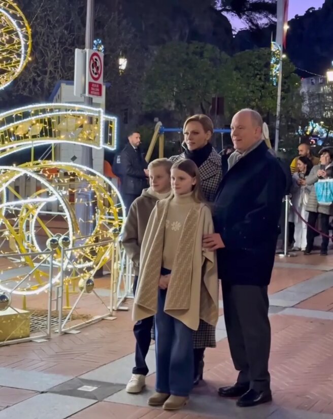 Княгиня Шарлен и князь Альбер II с детьми