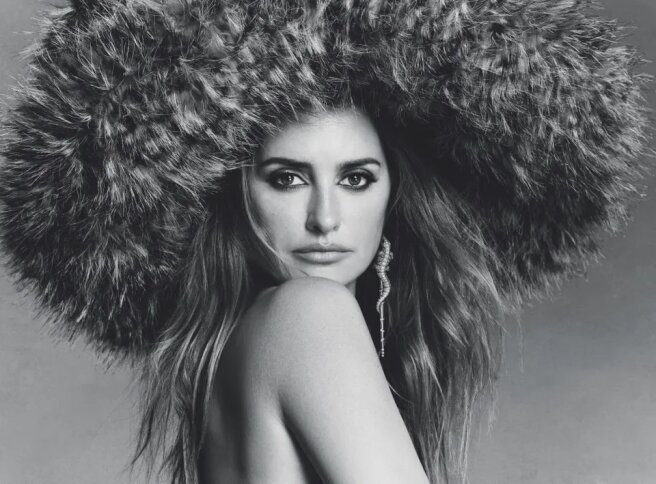 Penelope Cruz supported the slavic girl trend and posed in a giant fur hat in Vanity Fair Italia