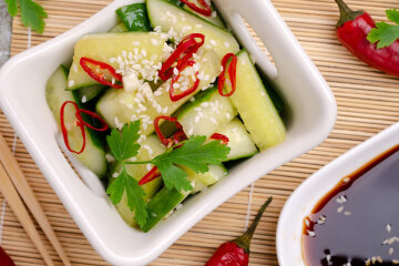 Broken cucumbers in Chinese: a recipe for a delicious salad