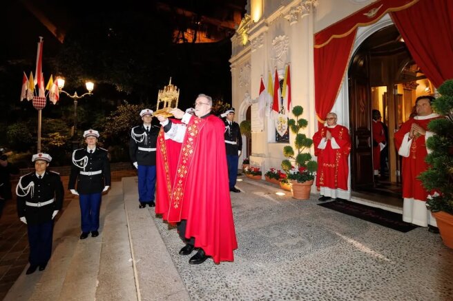Празднование дня Святой Девоты