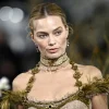 "Wrinkles are normal." Margot Robbie's unfortunate red carpet photo is being discussed online.