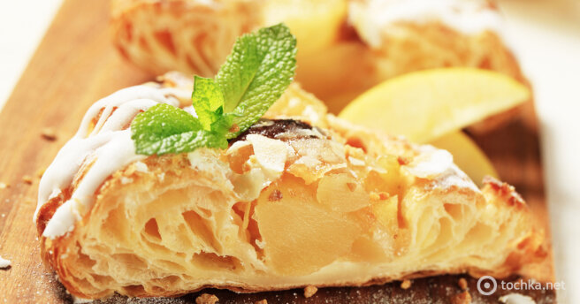 Quick recipe for pear pie with honey and nuts
